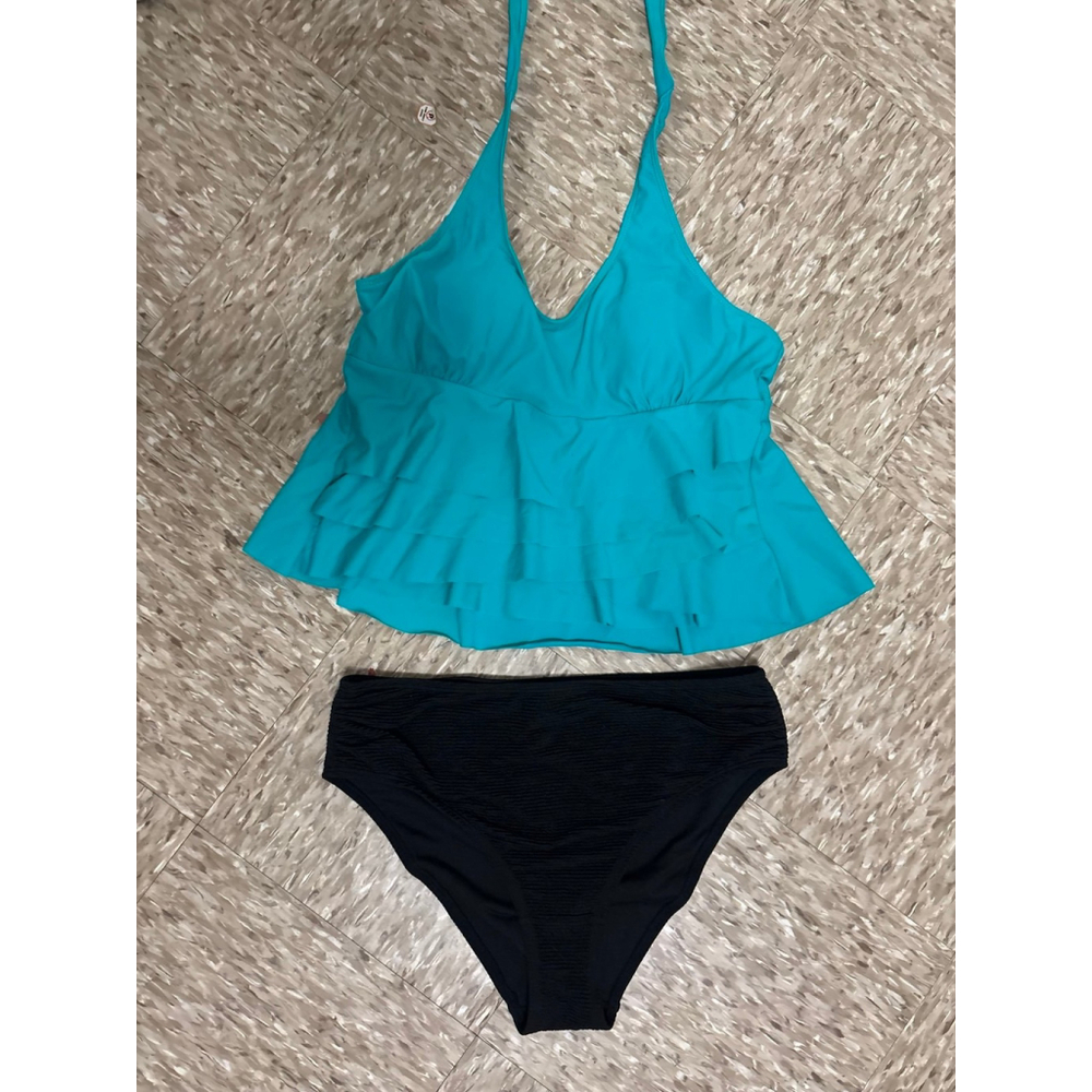 Beachsissi and members mark Bikini